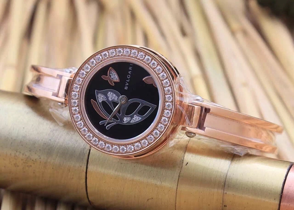 ブルガリ時計正面デザイン